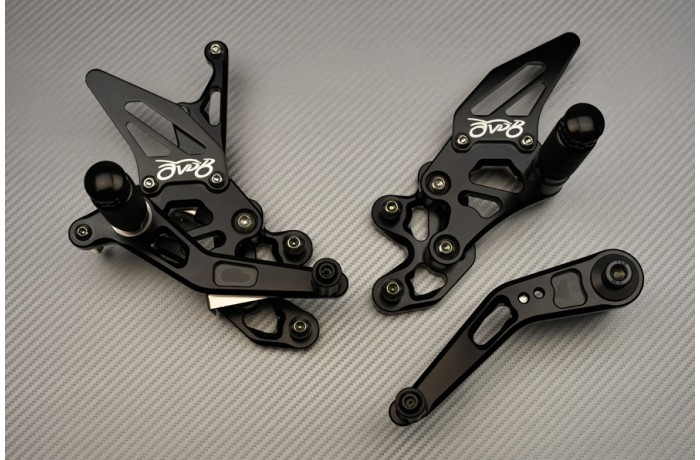Commandes reculées réglables alu CNC vert pour la précision en virage GSXR 750