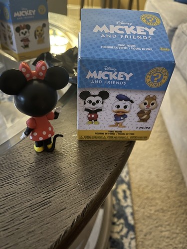 Figura en caja abierta de Mickey and Friends Minnie Mouse Funko Disney Mystery Minis - Imagen 2 de 2