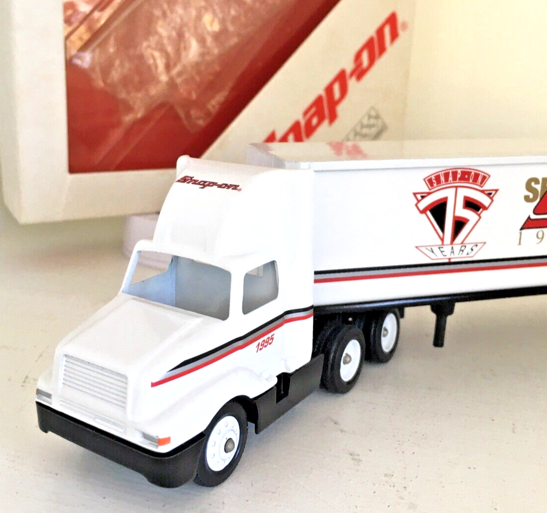 Snap-on 75周年記念トレーラー　　　　WINROSS製 Snap-On 1995 75th Anniversary Diecast Winross USA 1:64 Semi Truck