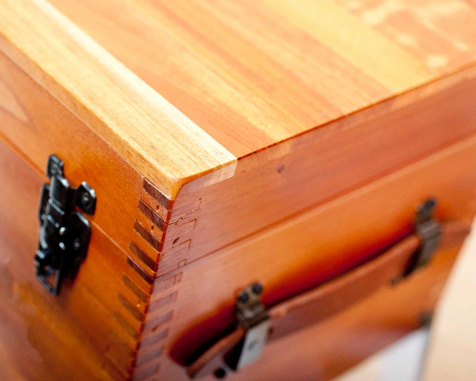 7-0032C Cedar Chest | Cedar Keepsake Box | Wooden Box | Aromatic Cedar Trunk - Image 3 of 4