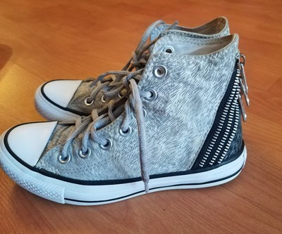 chuck taylor zipper