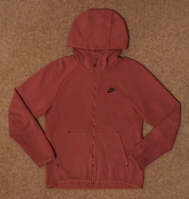 pueblo red nike tech