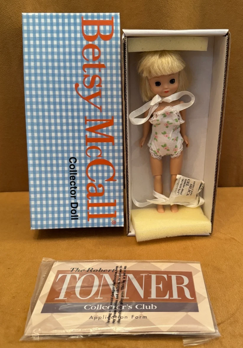 ROBERT TONNER BETSY MCCALL DOLL HAS A HAPPY HOLIDAY VINTAGE 90'S
