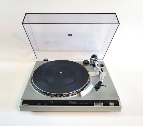 Technics SL-220 Belt Drive Turntable (Made in Japan) -Recently Serviced New Belt