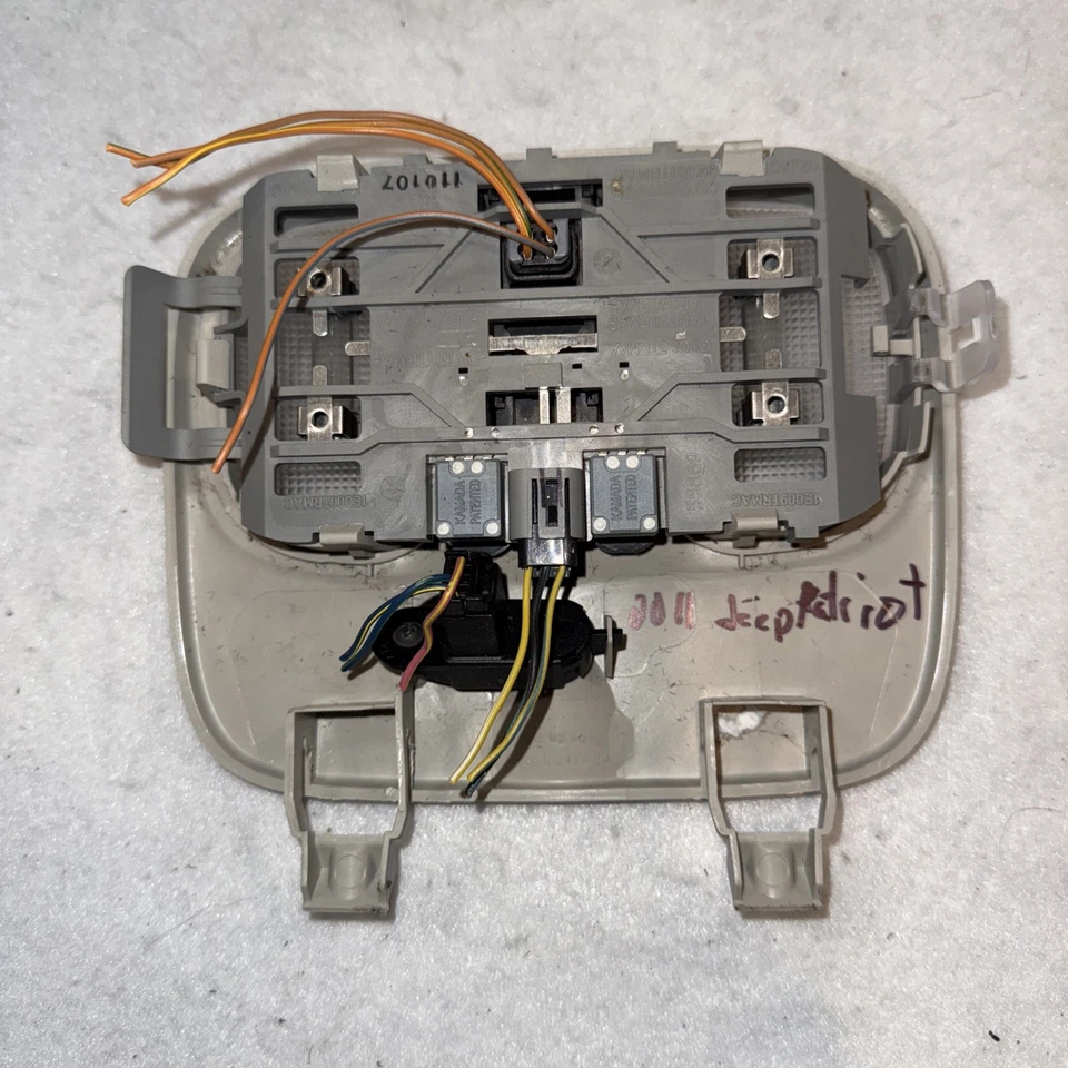 2010 - 2017 吉普罗盘自由爱国者圆顶灯天窗开关米色原始设备制造商 — 第 3/4 张图片