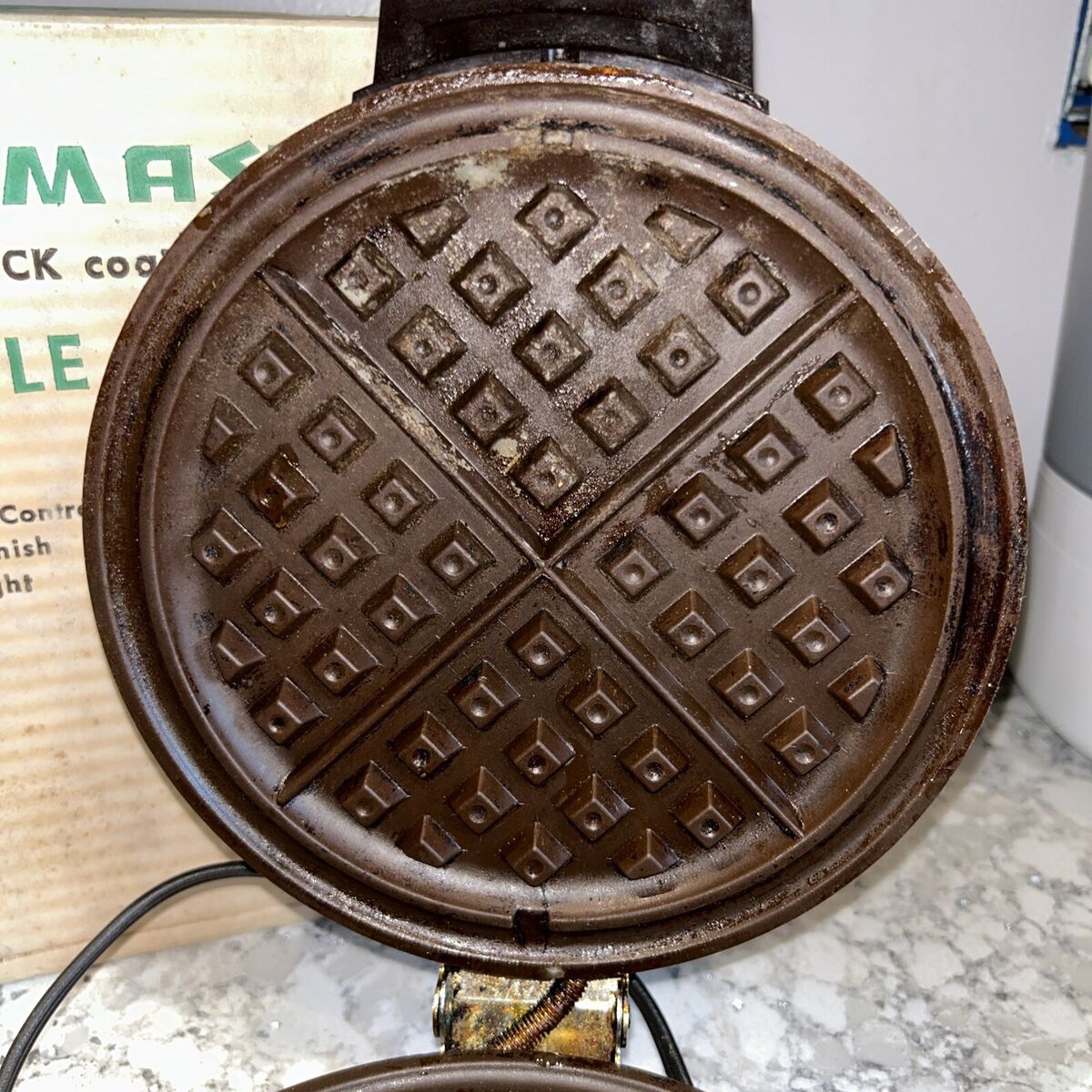 Vtg Toastmaster W252A Chrome Waffle Maker Baker Iron McGraw Edison w/Box Tested Vtg Toastmaster W252A Chrome Waffle Maker Baker Iron McGraw Edison w/Box Tested