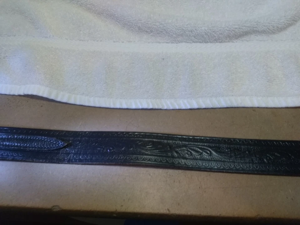 Cinturón de cuero negro tocado a mano marca Frontier hebilla plateada talla 40 1,5 W excelente Foto 4 de 4