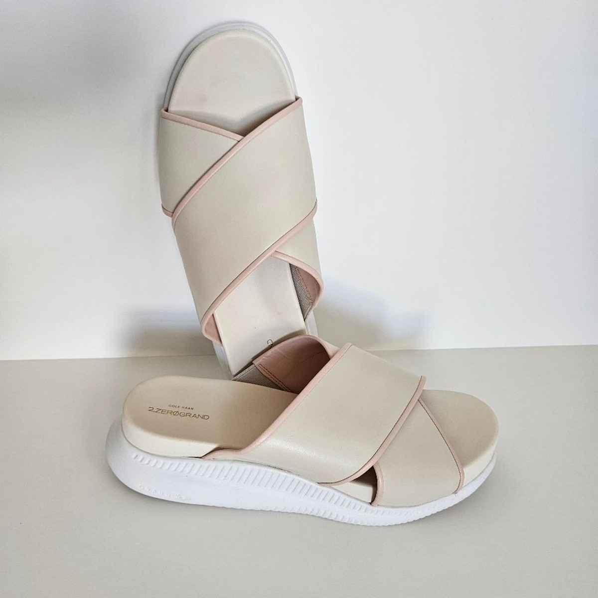 Cole Haan Women's 2.ZEROGRAND Criss Cross Slide Sandal size