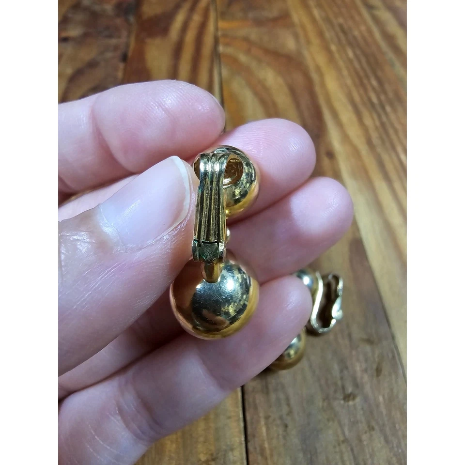 Золотистые серьги-шарики Napier с зажимом - Изображение 3 из 4