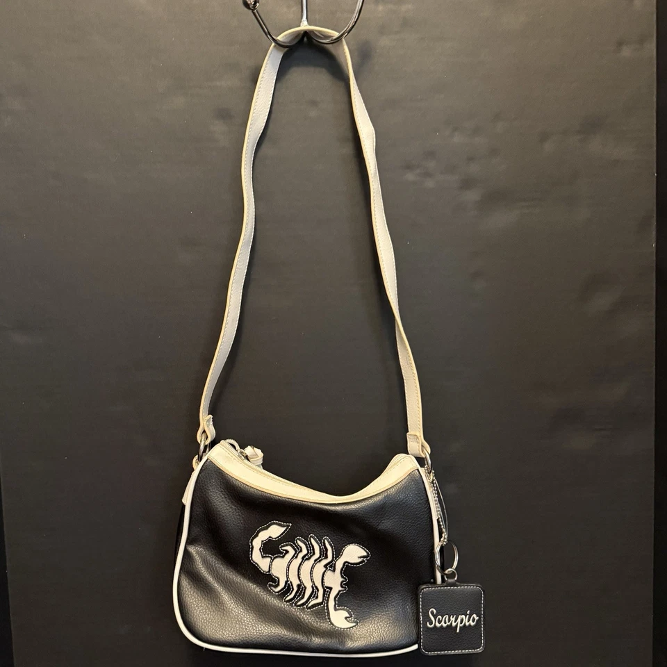 Y2K Escorpio Cartera Bolso de Mano Escorpión Horóscopo Zodíaco Años 2000 Negro Blanco De Colección *LEER* Foto 2 de 4