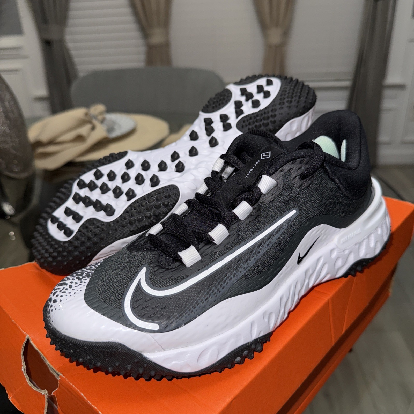 Nike Alpha Huarache Elite 4 TF Softball Shoes MSRP $80