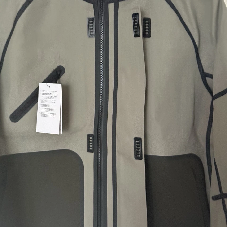 Nike Tech Para Hombre Talla XS Storm-FIT Chaqueta de Lluvia con Capucha Ejército Ligero/Negro HM9473-320 Foto 3 de 4