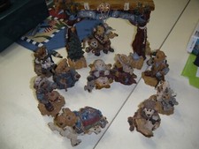 Boyd's   -Nativity Set - 12 pcs  all retired