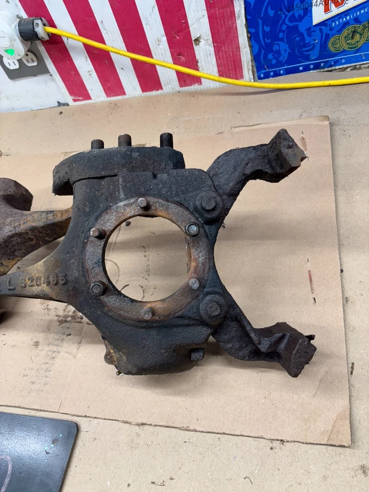 1981 86 1987 DODGE D100 D150 4WD 4X4 FRONT AXLE DANA 44 SPINDLES SINDLE SET PAIR - Image 2 of 4