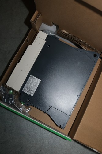 Schneider Altivar 32 - Frequenzumrichter- 0,37 kW - ATV32H037N4- 3 Phase - Picture 3 of 4