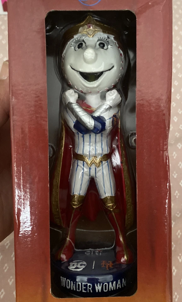 Bobblehead Mrs Met as Wonder Woman - NUEVO - Sorteo Estadio 2021 Foto 3 de 4
