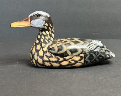 Handmade Wooden Duck Figurine Collectible Bird Sculpture Hand-Painted Well  Made