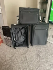 Samsonite Ascella X Softside Expandable Luggage w Spinner Wheels 1 Hanger 2 Bags