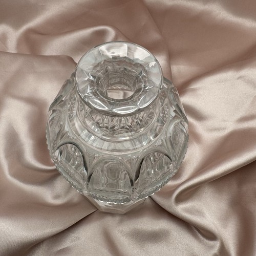 Baccarat Crystal 7" Vase from the prestigious Baccarat Museum Collection - Picture 2 of 5
