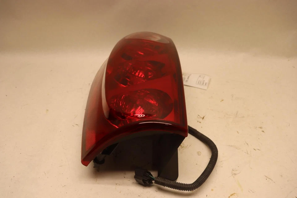 Luz trasera derecha del lado del pasajero Suburban 1500 2007-2014 lámpara de freno OEM Foto 2 de 4