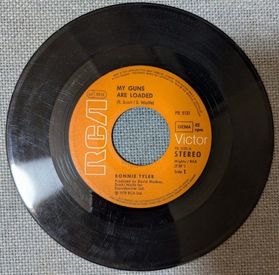 BONNIE TYLER - SINGLE 7'' - MY GUNS ARE LOADED / THE EYES ARE FOOL - Ohne Cover
