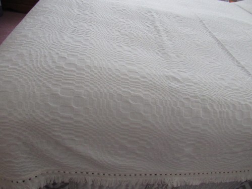 Vintage Ivory Woven Weave Design Bedspread with Fringe Trim 106" x 78" - Picture 8 of 10