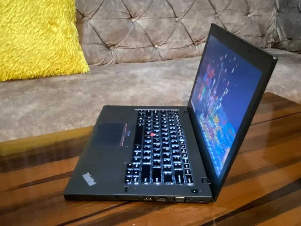 Lenovo ThinkPad T450 · i7-5600U · 8GB · 256GB, foto 2 di 3