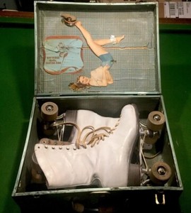 VINTAGE ANTIQUE PAIR OF CHICAGO ROLLER SKATE CO. Pat. 1914 MADE IN THE U.S.A. 