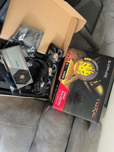 Sapphire TOXIC AMD Radeon RX 6900 XT 16GB - Picture 2 of 4