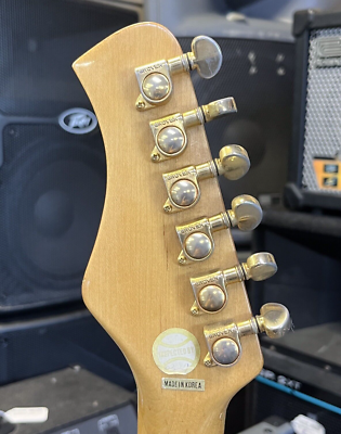 Hondo Formula 1 Series Electric Guitar Sunburst Finish H-762 Hondo Formula 1 Series Electric Guitar Sunburst Finish H-762