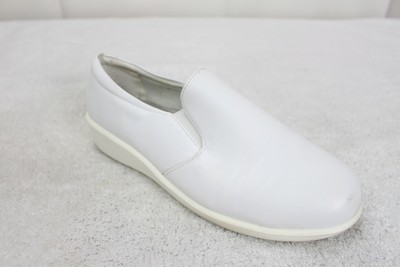 women's nursing shoes wide width