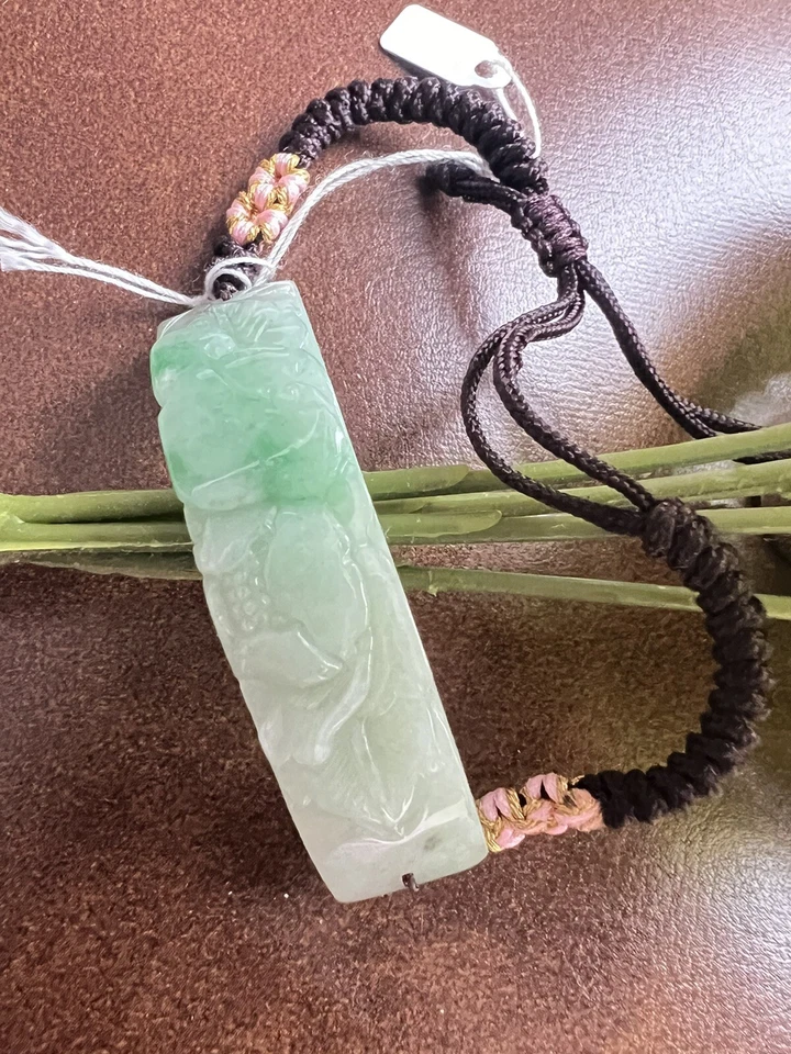 Pulsera de jade verde con colgante tallado banda de cuerda ajustable Foto 3 de 4