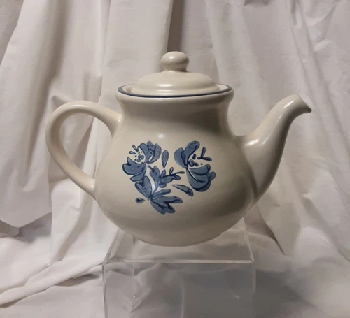 Vintage Pfaltzgraff Yorktowne 6 Cup Tea Pot with Lid #7-550 USA 6.5"  Stoneware