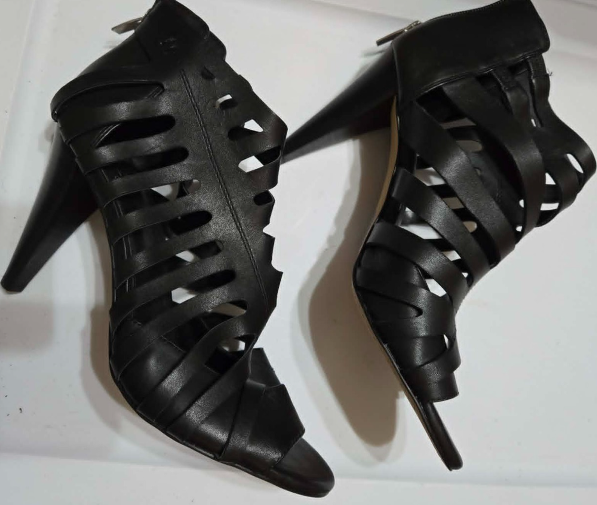 NEW Vince Camuto Strappy Open Toe Leather Zip Heel Goth Gladiator Sandals 10M