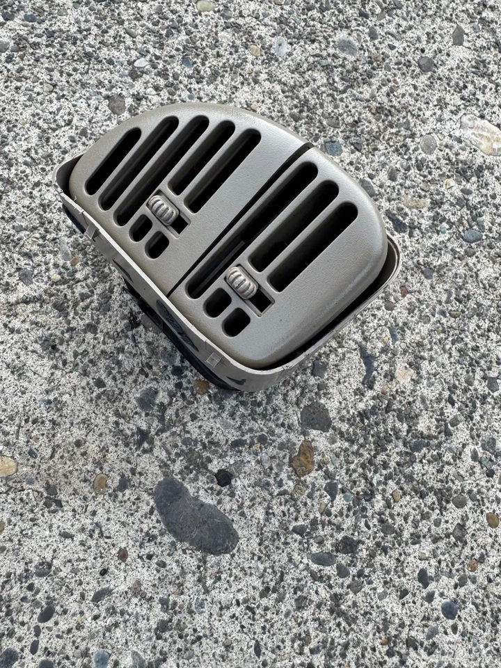 Ventilación de aire central para tablero de camioneta Chevy Tahoe Silverado 95-99 OEM bronceado Foto 3 de 4