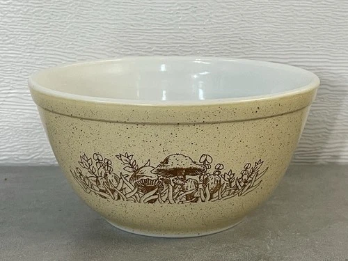 Vintage PYREX Mixing Bowl Forest Fancies Mushroom 402 1.5 (6 cups) Liter - NICE!