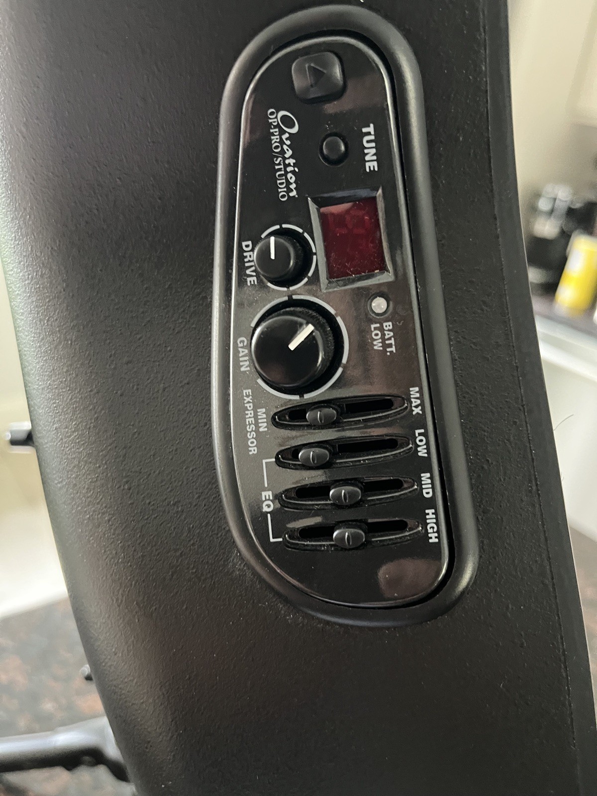 Ovation Adamas MD 80 cut-away mid-depth contour acoustic electric natural woven