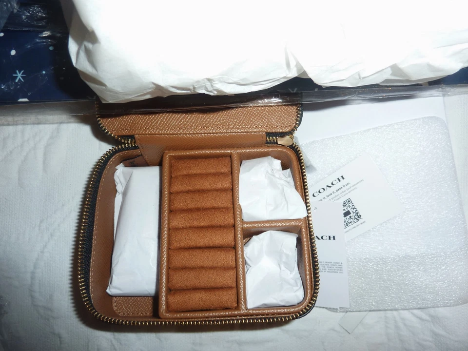 NWT Coach C4470 Crossgrain Leather Large Jewelry Box Black With Gold Hardware - Image 3 of 4