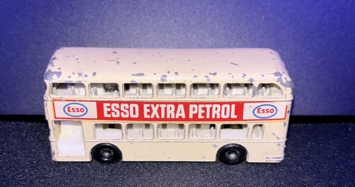 Matchbox Lesney #74 Esso Daimler Bus - Picture 3 of 3
