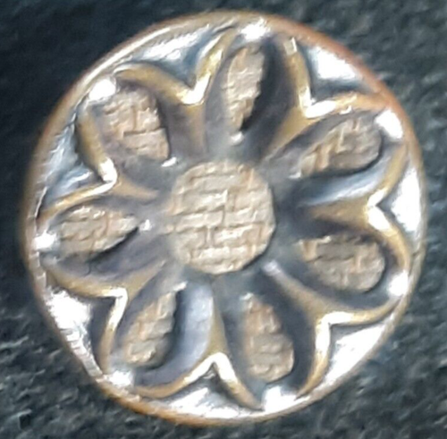 Twelve Excellent Antique Colonial / Victorian Metal Buttons #1 - Picture 9 of 16