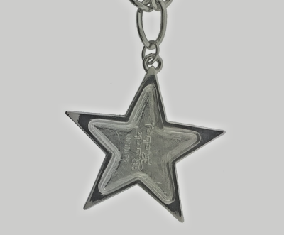 Ace | Collana color argento con pendente fiche con 7 da casinò