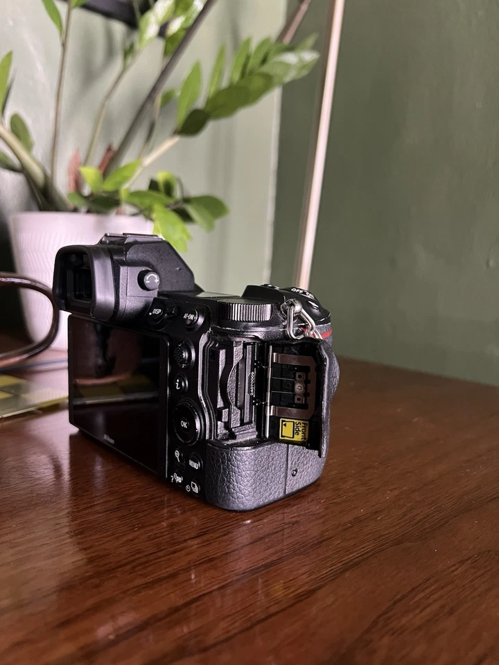 Cámara sin espejo Nikon Z6 con lente 24-70 mm/4 S y flash Sunpack DF4000U  Foto 4 de 4