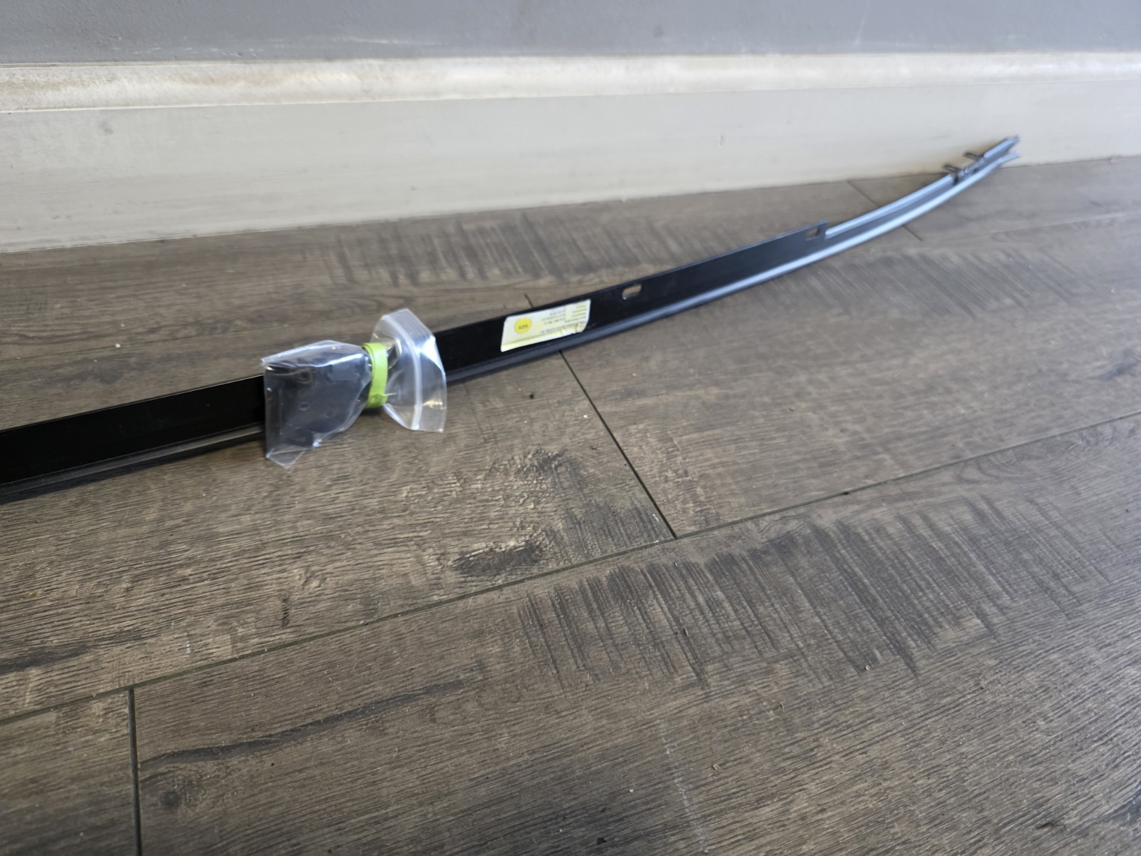 LAMBORGHINI AVENTADOR DRIVER LEFT SIDE ROOF MOLDING OEM 476853701C