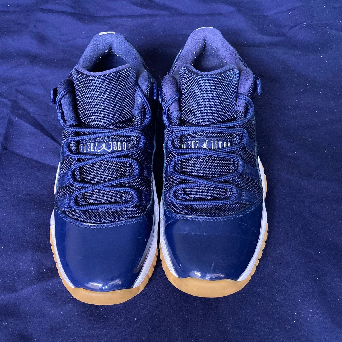 Jordan retro hotsell 11 navy gum