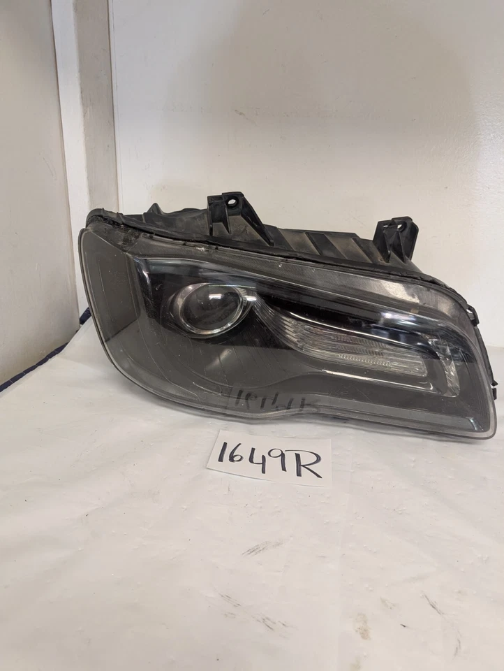 OEM | 2011-2014 Chrysler 300 halógeno con faro LED derecho/pasajero Foto 2 de 4