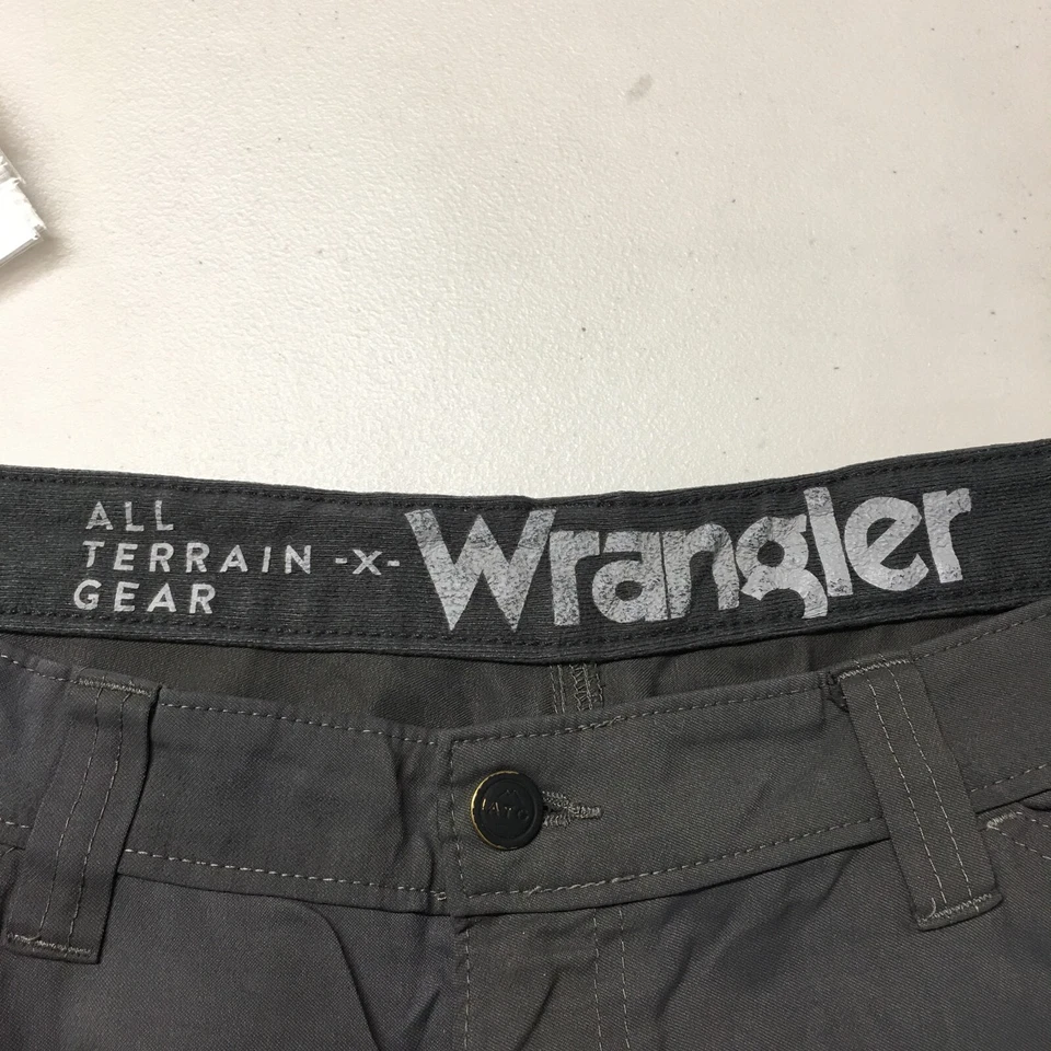 Wrangler Chino Shorts Mens 36 (Actual 35x9) Gray High Rise Casual Pocket Zip Fly - Image 3 of 4