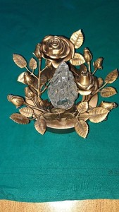 Arte funeraria tralcio di rose in bronzo composizione con lampada loculo