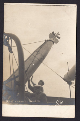 1917-18 RPPC HMS RENOWN NIMMT EINEN TORPEDO AN BORD