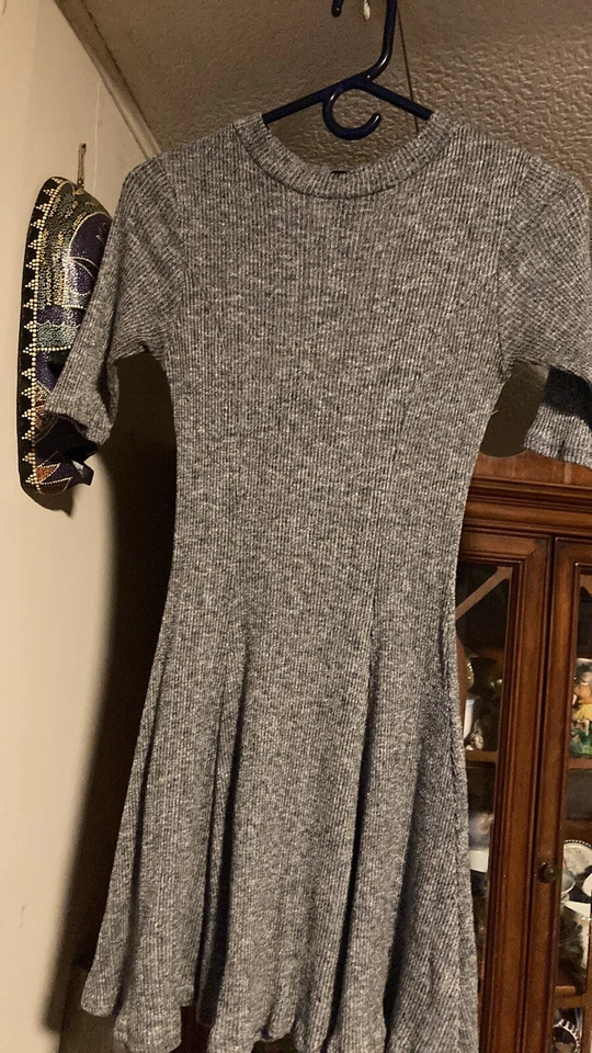 Box Of Ladies Tops Small 10 Pieces By Ann Taylor, Cabinet, H By Bordeaux - Image 3 of 4