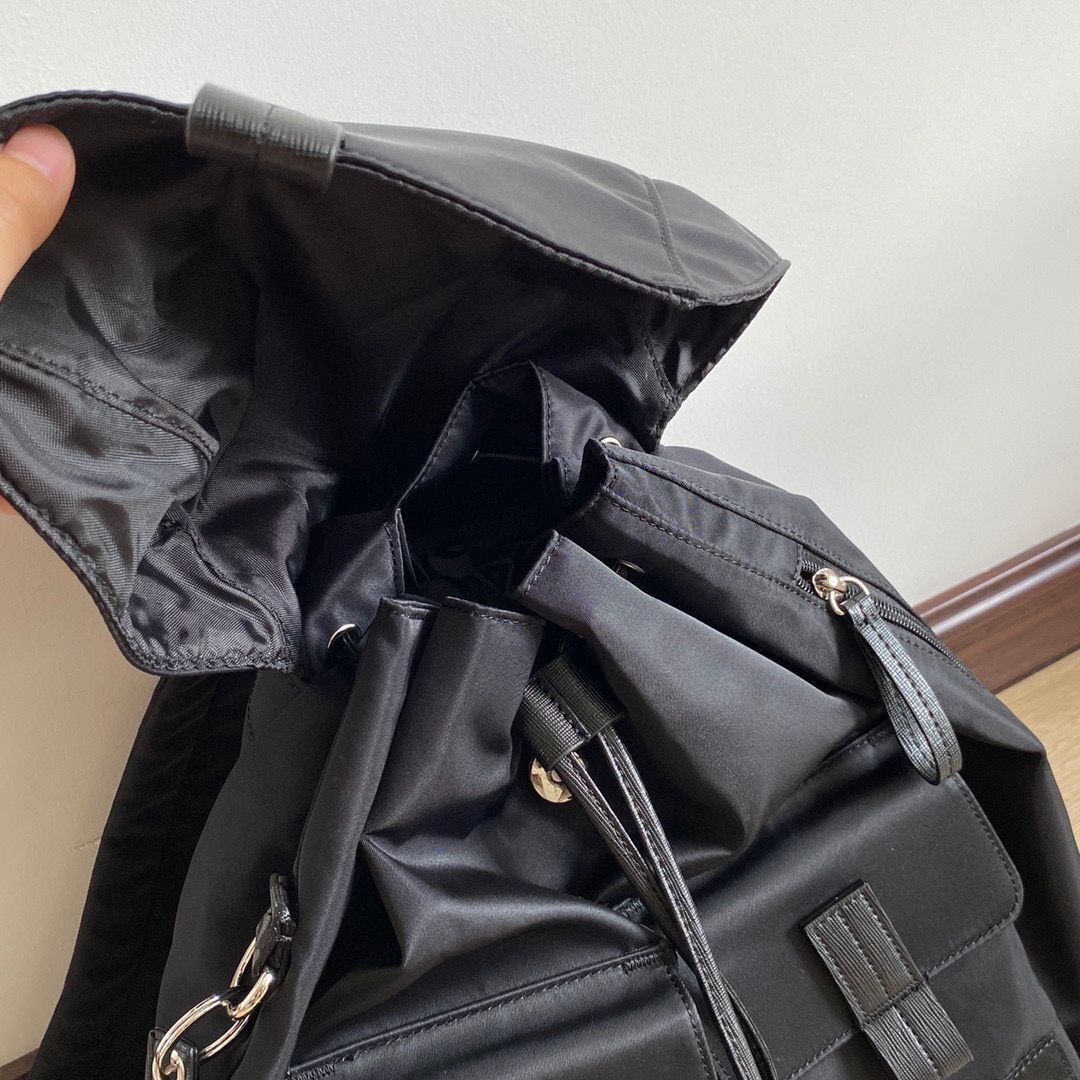 【美品】RAKKU ラック　Wearable Bag 着るバッグ 黒 M RAKKU - Wearable bag (着るバッグ)